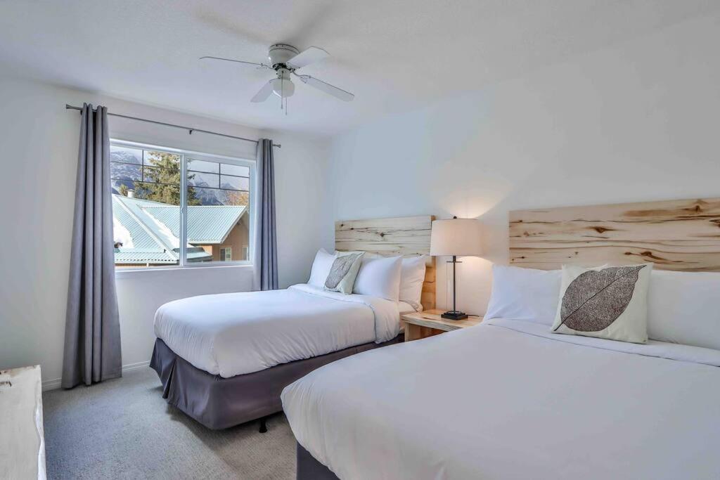 Big Mountain Views - Bright 2-Story Corner Unit Lägenhet Canmore Exteriör bild