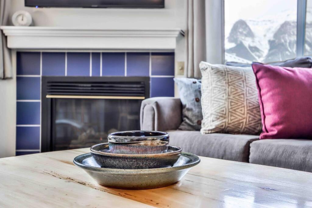 Big Mountain Views - Bright 2-Story Corner Unit Lägenhet Canmore Exteriör bild